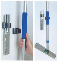 Toolflex Micky Clips Montage an der Wand als Saugrohrhalterung