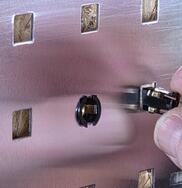 Käfigmutter Einsetzen der Käfigmuttern